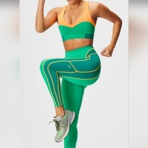 EUC Fabletics Sports Bra & Leggings BUNDLE in Size L